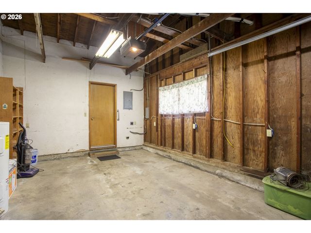 14516 LIVESAY Rd, Oregon City, OR 97045