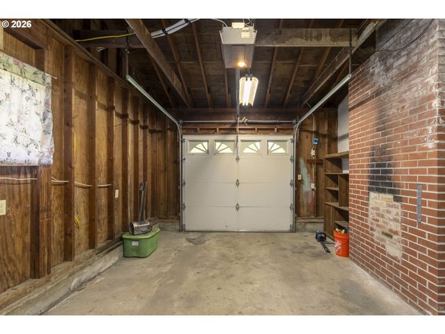 14516 LIVESAY Rd, Oregon City, OR 97045