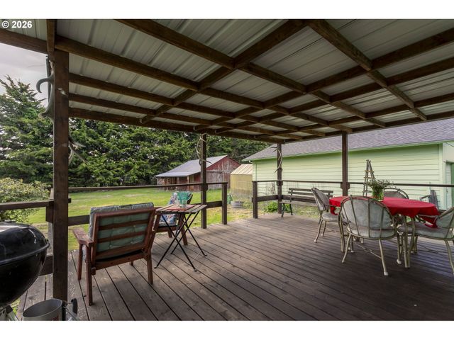 14516 LIVESAY Rd, Oregon City, OR 97045