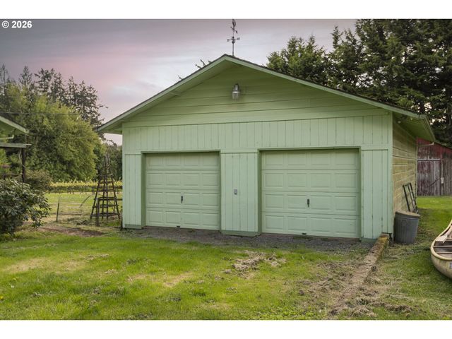14516 LIVESAY Rd, Oregon City, OR 97045