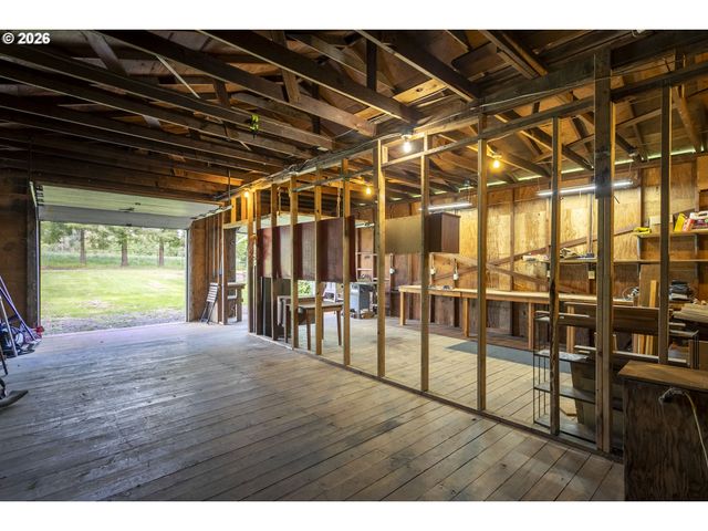 14516 LIVESAY Rd, Oregon City, OR 97045