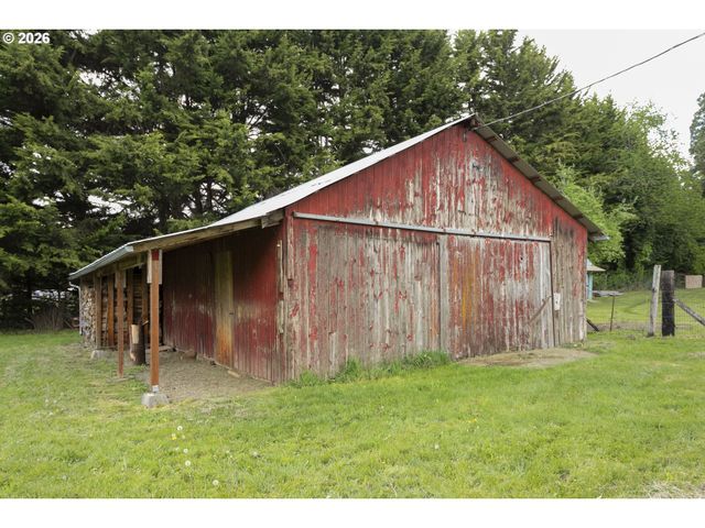 14516 LIVESAY Rd, Oregon City, OR 97045