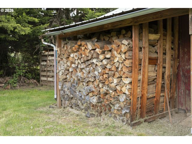 14516 LIVESAY Rd, Oregon City, OR 97045