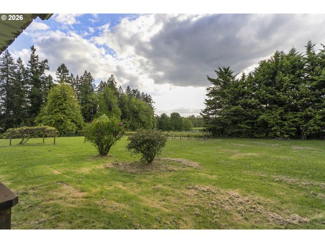 14516 LIVESAY Rd, Oregon City, OR 97045