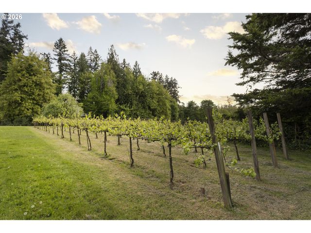 14516 LIVESAY Rd, Oregon City, OR 97045