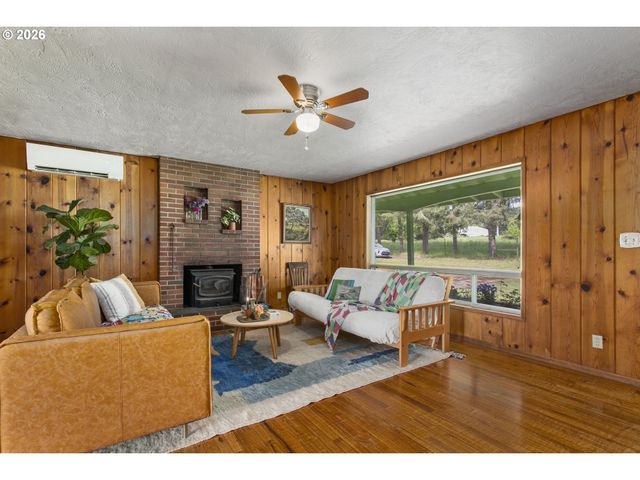 14516 LIVESAY Rd, Oregon City, OR 97045