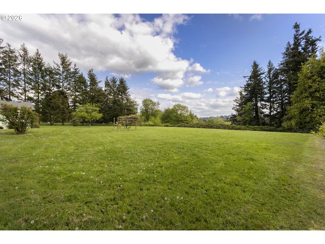 14516 LIVESAY Rd, Oregon City, OR 97045