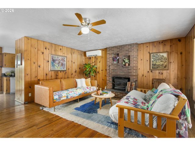 14516 LIVESAY Rd, Oregon City, OR 97045