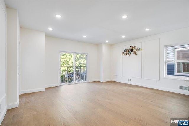 194 Amherst Street, East Orange, NJ 07018