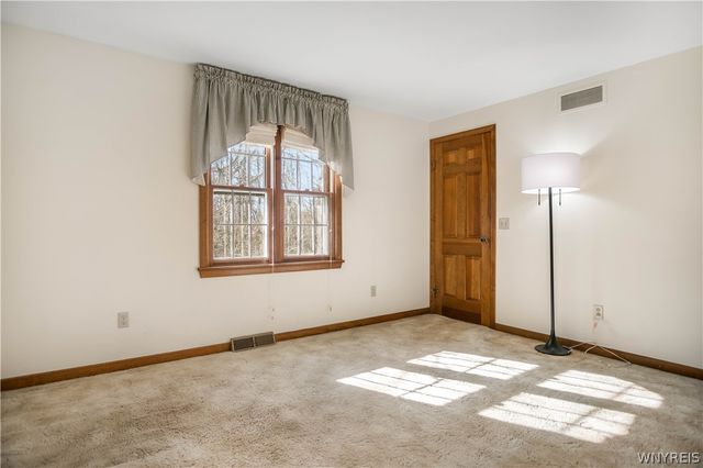 4660 Oakwood Lane, Clarence, NY 14031