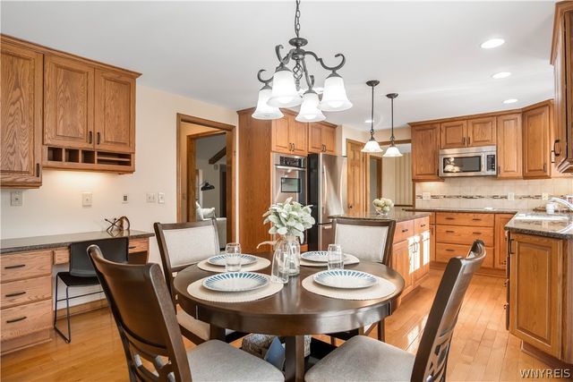 4660 Oakwood Lane, Clarence, NY 14031