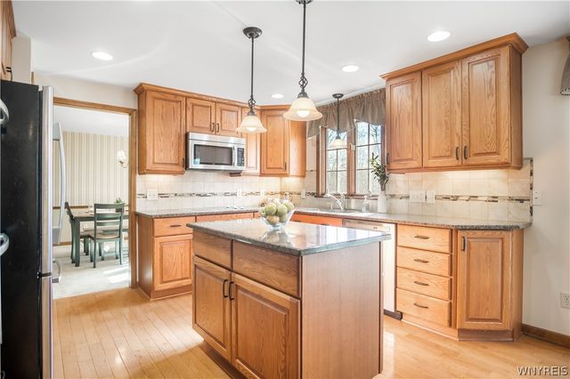 4660 Oakwood Lane, Clarence, NY 14031