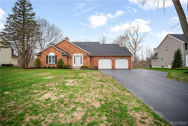 4660 Oakwood Lane, Clarence, NY 14031