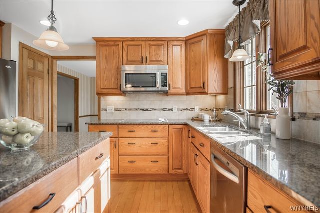 4660 Oakwood Lane, Clarence, NY 14031