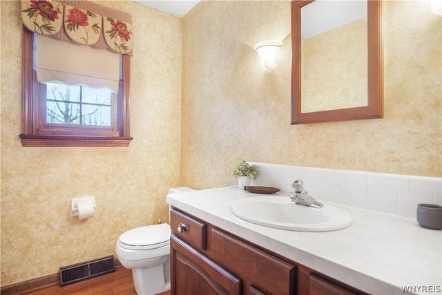 4660 Oakwood Lane, Clarence, NY 14031