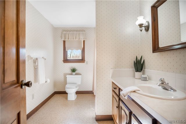 4660 Oakwood Lane, Clarence, NY 14031