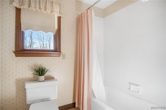 4660 Oakwood Lane, Clarence, NY 14031