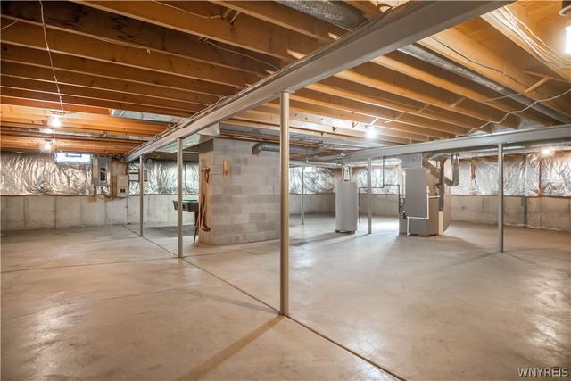 4660 Oakwood Lane, Clarence, NY 14031
