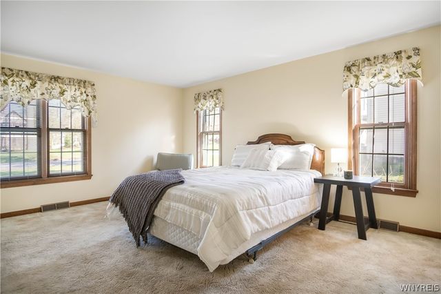 4660 Oakwood Lane, Clarence, NY 14031