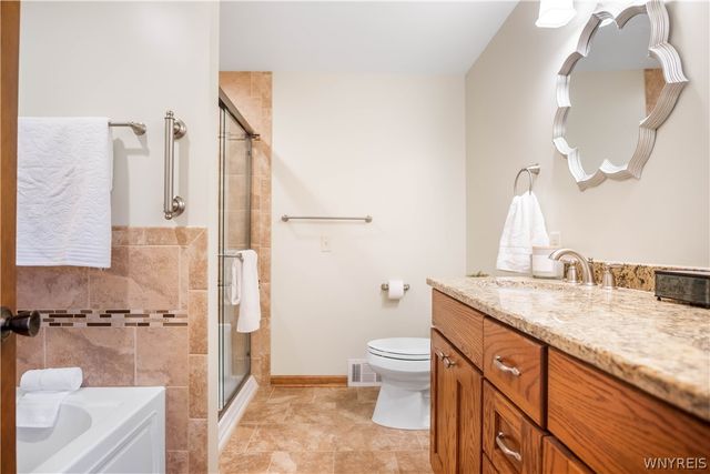 4660 Oakwood Lane, Clarence, NY 14031