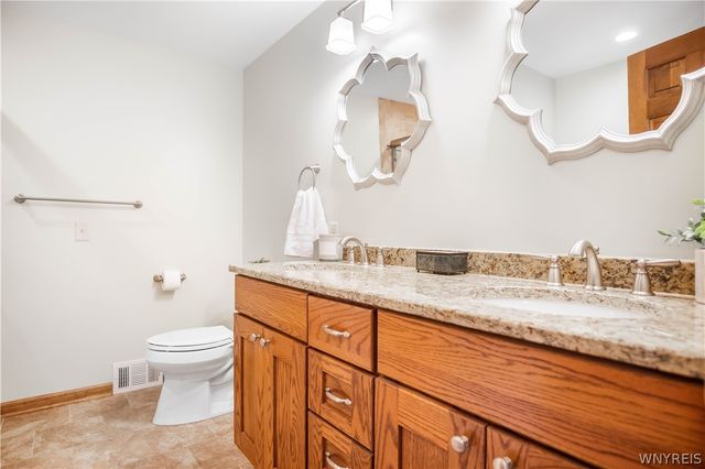 4660 Oakwood Lane, Clarence, NY 14031