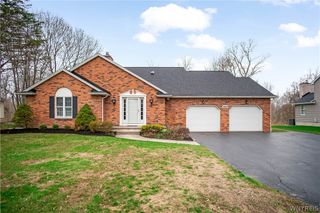 4660 Oakwood Lane, Clarence, NY 14031