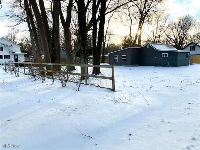 6566 Earl Avenue, Madison, OH 44057