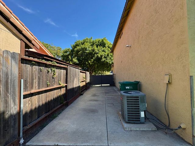 4193 Kimball Ln, Stockton, CA 95206
