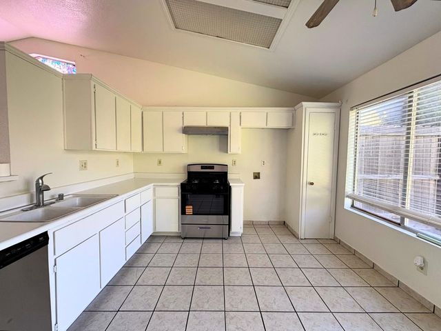 4193 Kimball Ln, Stockton, CA 95206