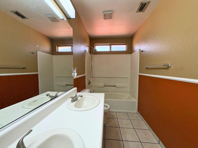 4193 Kimball Ln, Stockton, CA 95206