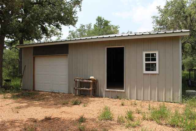479 Private 1581 Drive, Hallettsville, TX 77964