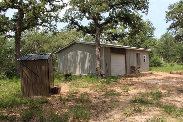 479 Private 1581 Drive, Hallettsville, TX 77964
