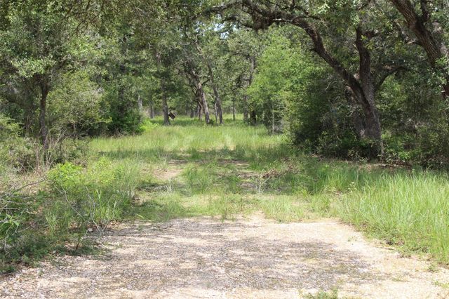479 Private 1581 Drive, Hallettsville, TX 77964
