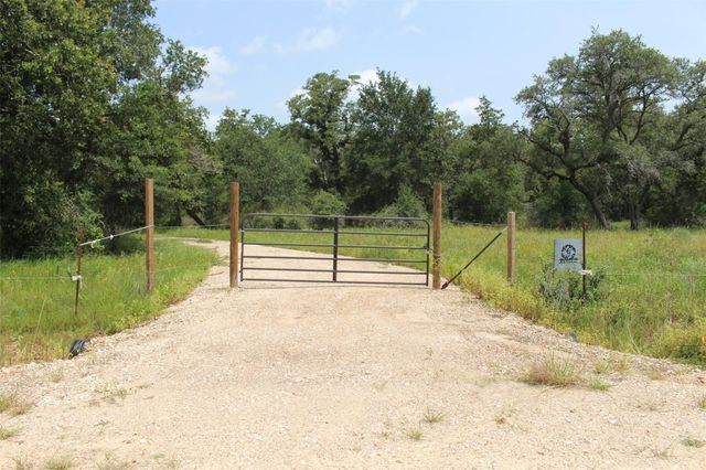 479 Private 1581 Drive, Hallettsville, TX 77964