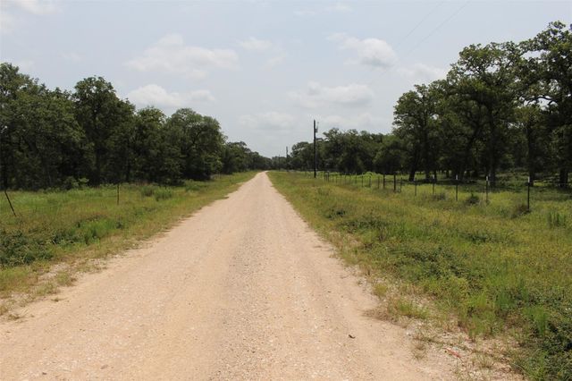 479 Private 1581 Drive, Hallettsville, TX 77964