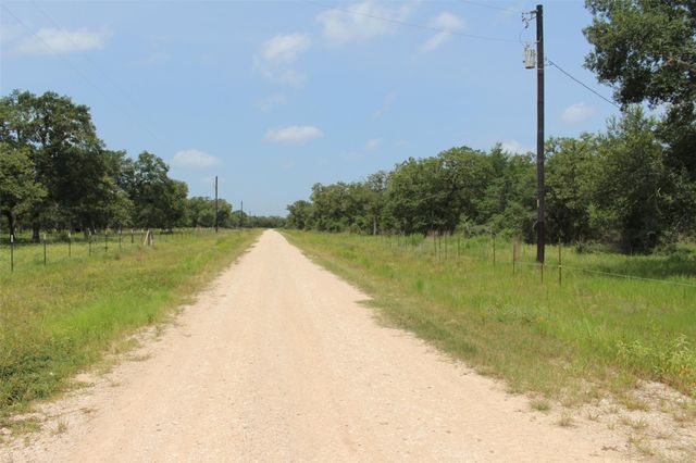 479 Private 1581 Drive, Hallettsville, TX 77964