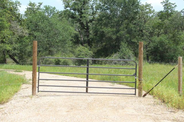 479 Private 1581 Drive, Hallettsville, TX 77964
