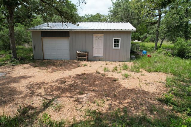 479 Private 1581 Drive, Hallettsville, TX 77964