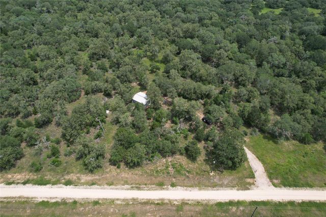 479 Private 1581 Drive, Hallettsville, TX 77964