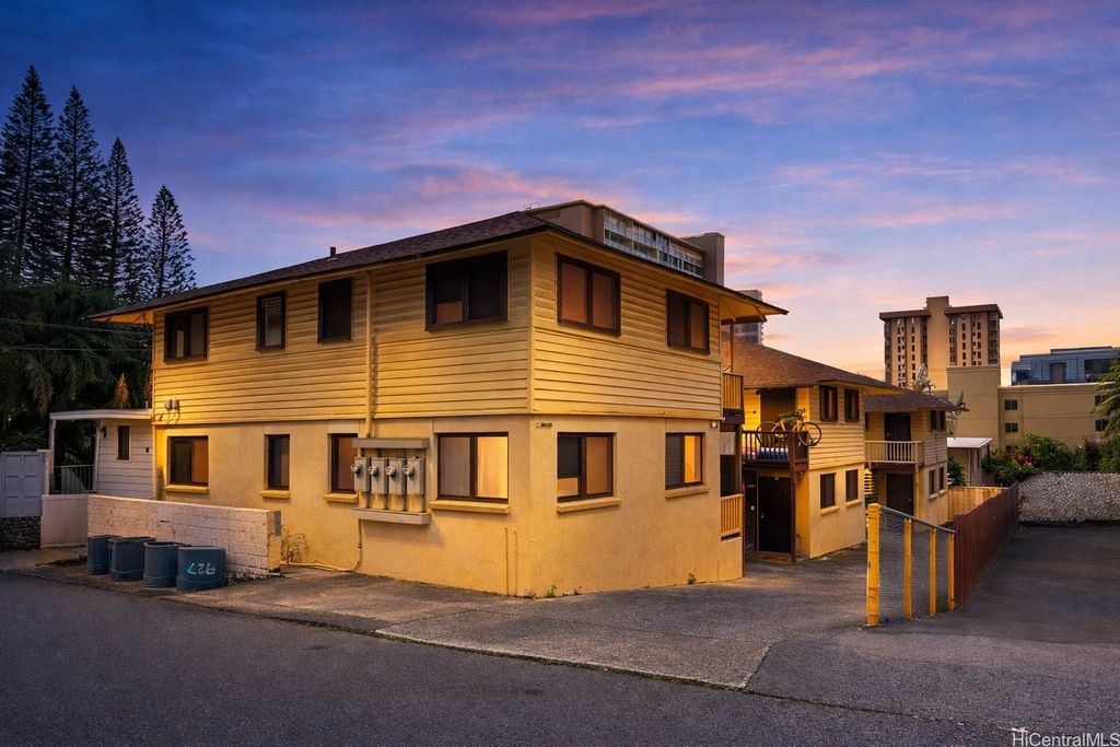 927 Spencer Street, Honolulu, HI 96822