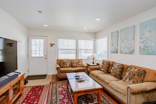 2009 Dundee Road, Northbrook, IL 60062