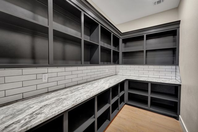 5708 E County Rd 93, Midland, TX 79706