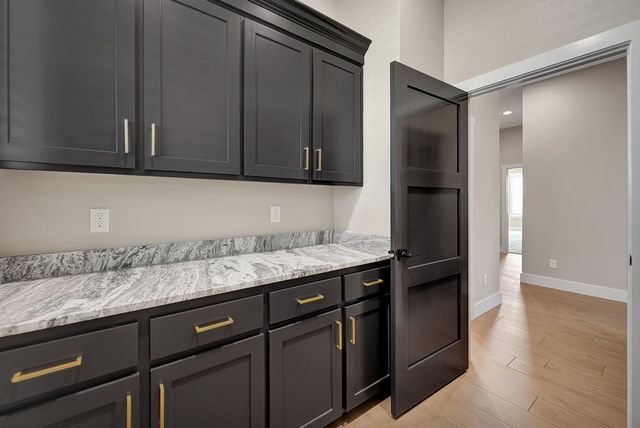 5708 E County Rd 93, Midland, TX 79706