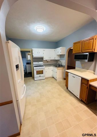 6038 Hickory Street, Omaha, NE 68106