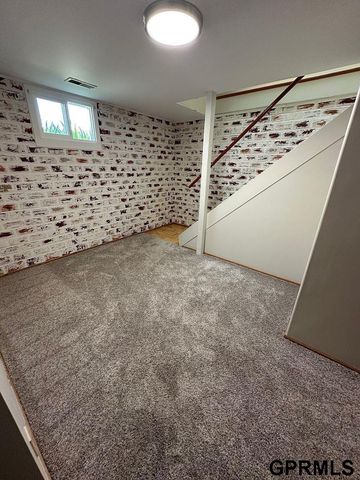 6038 Hickory Street, Omaha, NE 68106