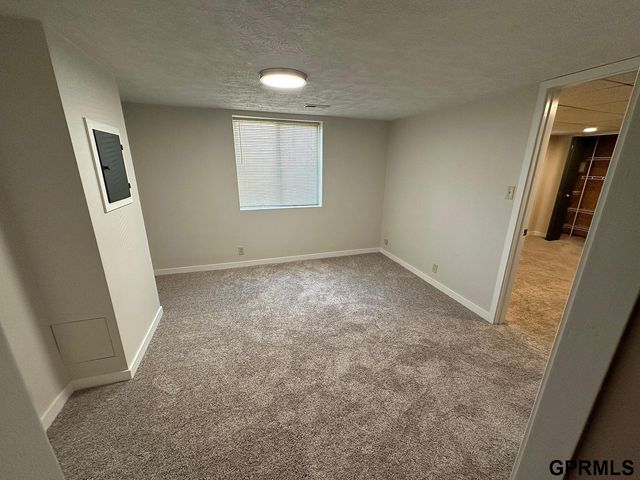 6038 Hickory Street, Omaha, NE 68106