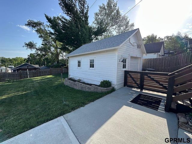 6038 Hickory Street, Omaha, NE 68106