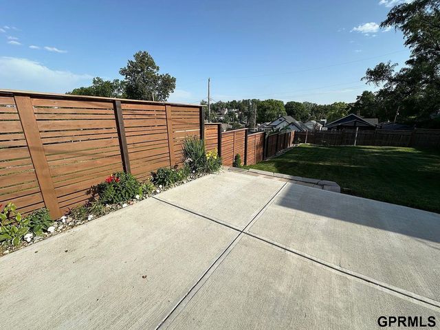 6038 Hickory Street, Omaha, NE 68106