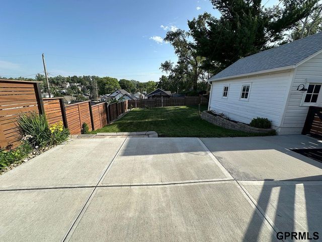 6038 Hickory Street, Omaha, NE 68106