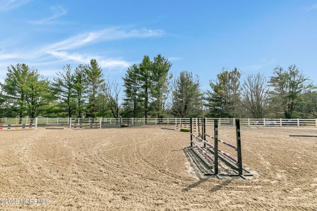 10 Paddock Lane, Colts Neck, NJ 07722